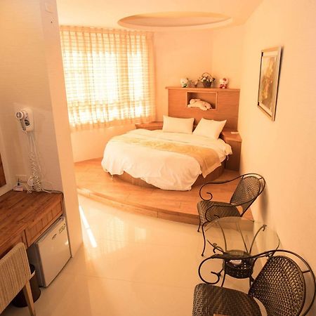 Long Hong Bed & Breakfast Magong Exterior photo