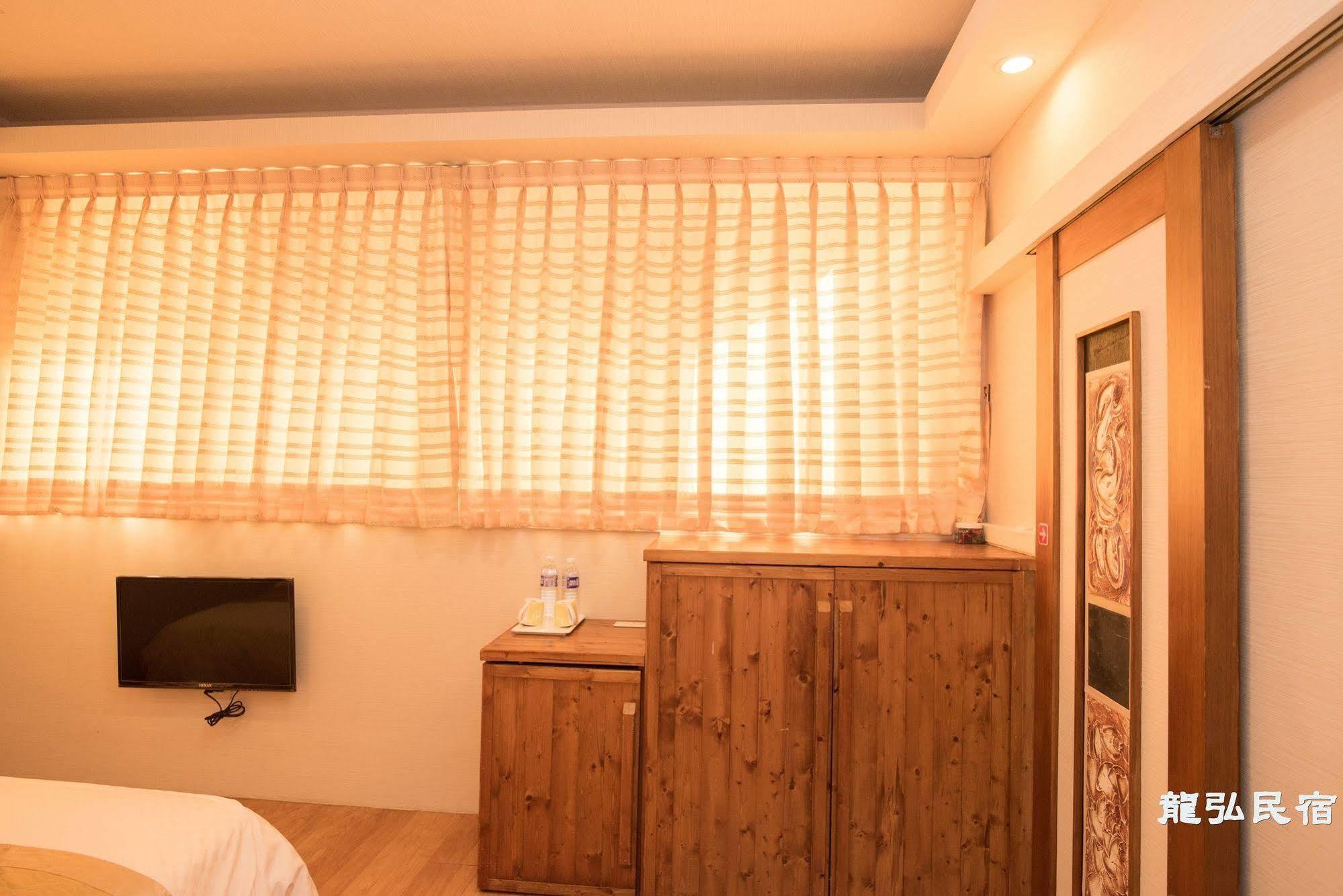 Long Hong Bed & Breakfast Magong Exterior photo